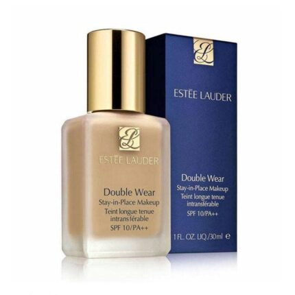 کرم پودر Estée Lauder Double Wear با پوشانندگی قوی و ماندگاری بیش از ۲۴ ساعت، یکی از بهترین انتخاب‌ها برای پوست‌های مختلط تا چرب است. با بافت سبک و فینیش نیمه‌مات، جلوه‌ای طبیعی و بدون ماسک روی پوست ایجاد می‌کند و در تمام طول روز یکدست باقی می‌ماند.